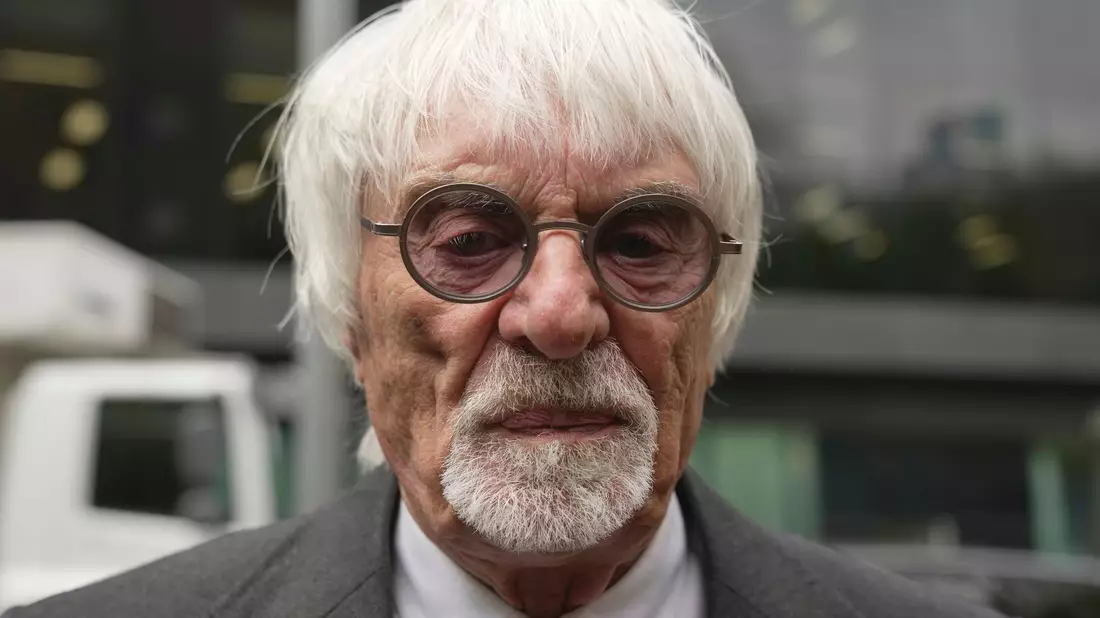 Kritisiert seine Nachfolger: Ex-Formel-1-Boss Bernie Ecclestone. - Bild: Kin Cheung/AP/dpa