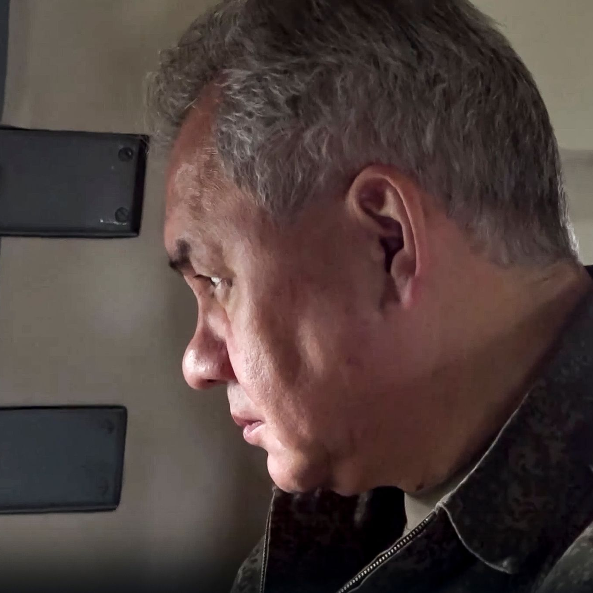 Russlands Verteidigungsminister Sergej Schoigu trat zum ersten Mal seit dem Aufstand der Söldnergruppe Wagner öffentlich auf. - Foto: Uncredited/Russian Defense Ministry Press Service/AP