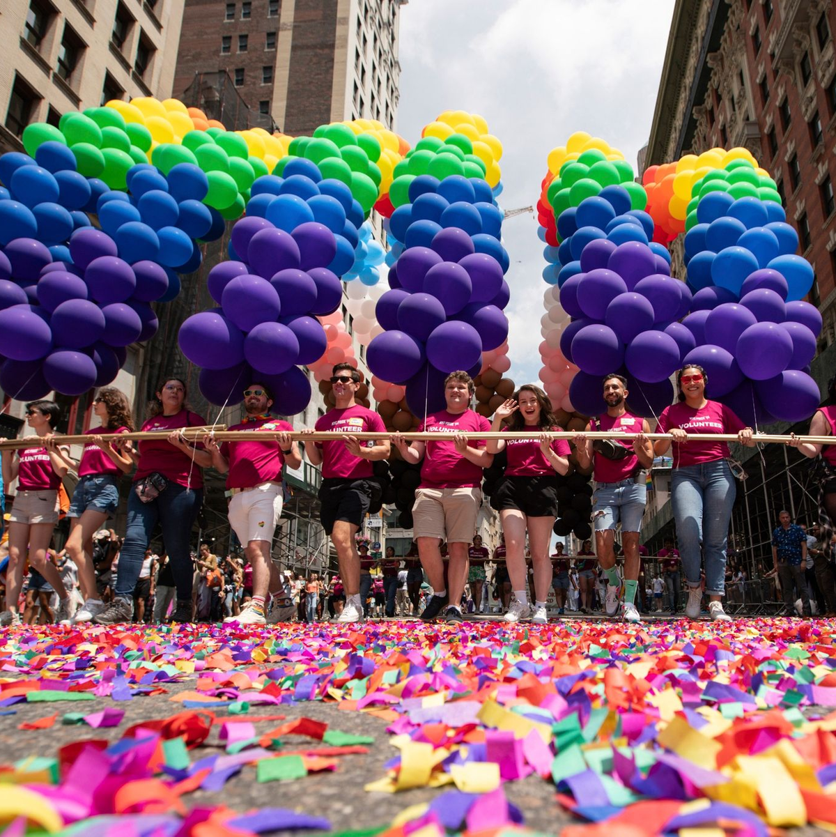 Konfetti-Regen bei der NYC Pride Parade. - Foto: Eduardo Munoz Alvarez/AP/dpa