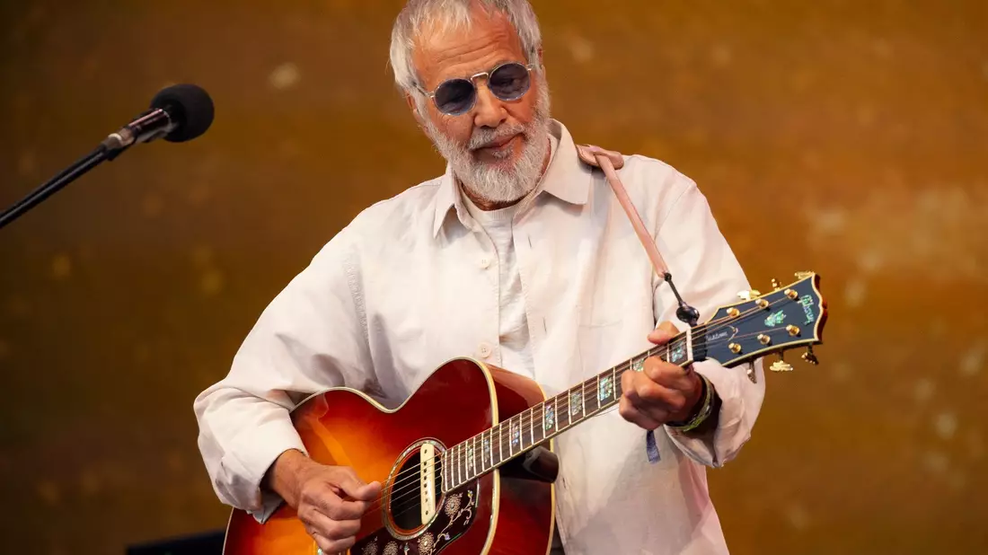 Yusuf Islam, der früher unter dem Künstlernamen Cat Stevens bekannt war, beim Glastonbury Festival. - Bild: Joel C Ryan/Invision/AP/dpa