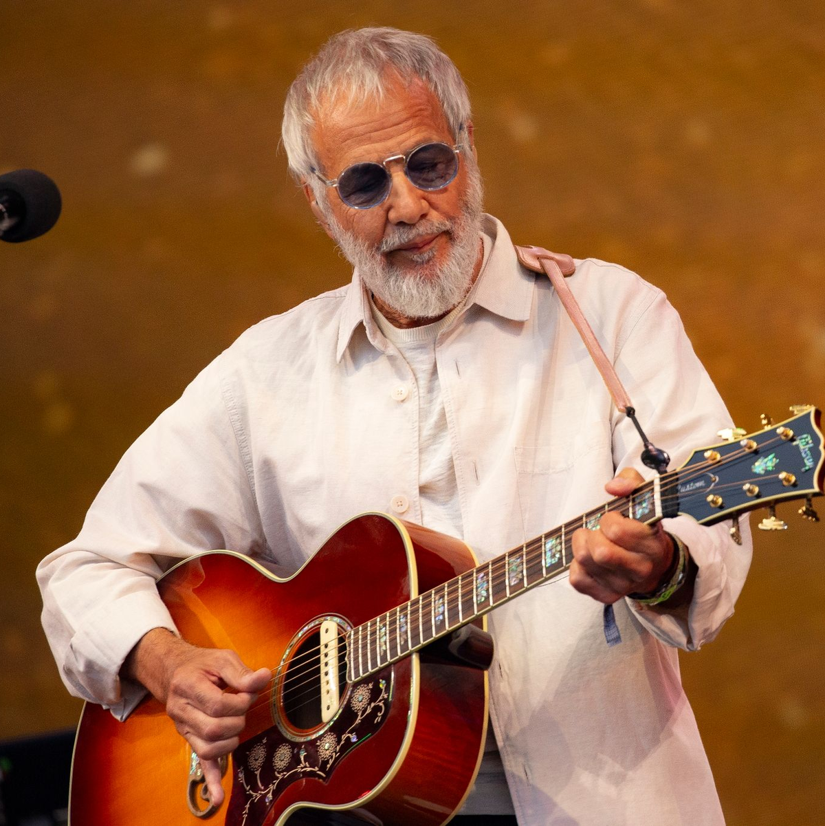 Yusuf Islam, der früher unter dem Künstlernamen Cat Stevens bekannt war, beim Glastonbury Festival. - Foto: Joel C Ryan/Invision/AP/dpa