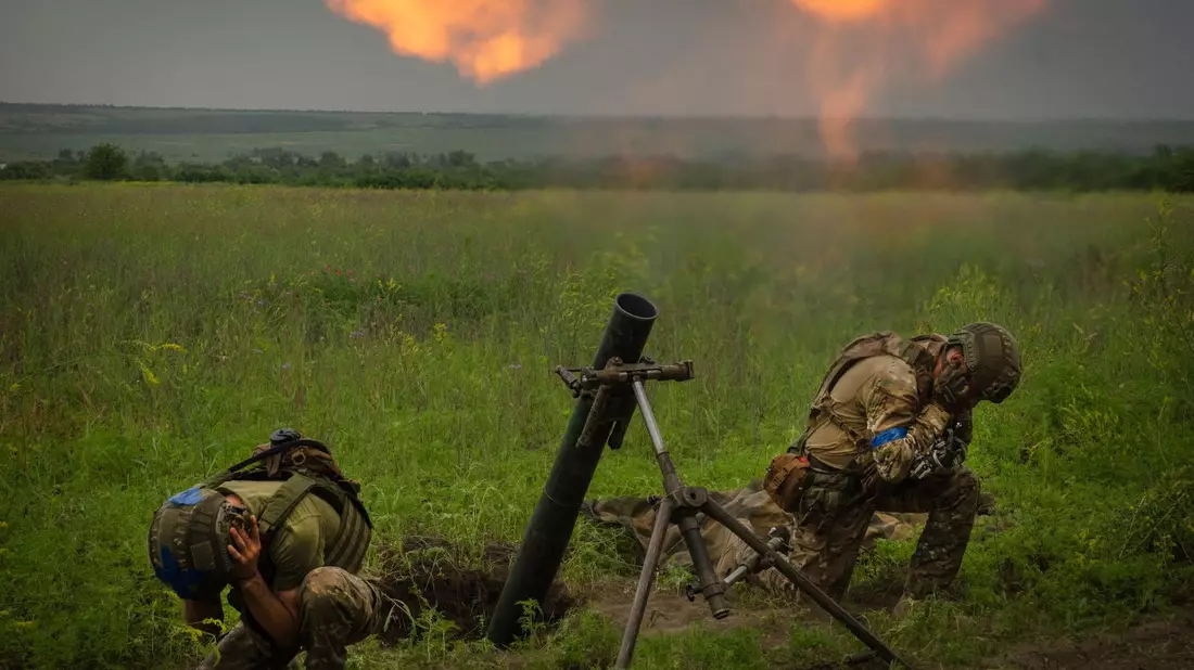 Damit sie sich verteidigen können, benötigen ukrainische Soldaten finanzielle Unterstützung bei der Lieferung von Waffen. - Bild: Efrem Lukatsky/AP/dpa