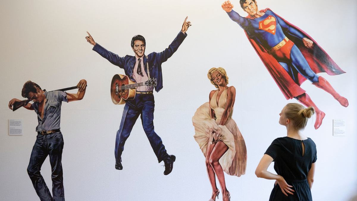 In Rüsselsheim gibt es insgesamt 45 nachgedruckte Puzzle-Poster zu sehen. - Foto: Boris Roessler/dpa