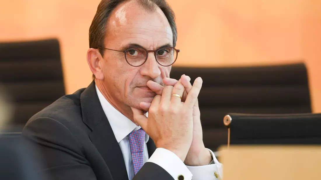 Finanzminister Michael Boddenberg hat eine Einschätzung zu den sogenannten «Pandora Papers» abgegeben. - Bild: Arne Dedert/dpa