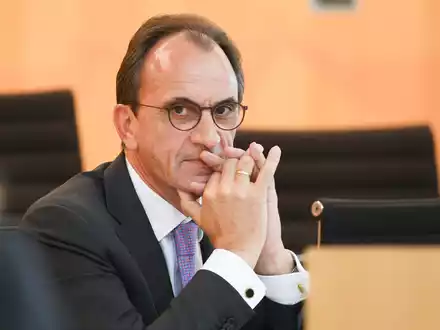 Finanzminister Michael Boddenberg hat eine Einschätzung zu den sogenannten «Pandora Papers» abgegeben. - Foto: Arne Dedert/dpa