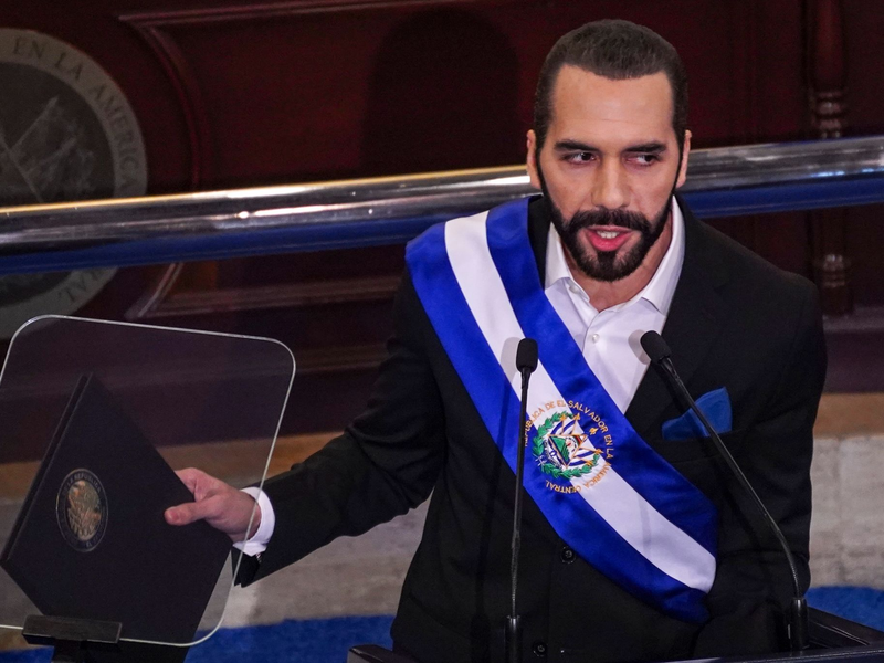 El Salvadors Präsident Nayib Bukele ist einer Umfrage zufolge der beliebteste Präsident Lateinamerikas. - Foto: Camilo Freedman/dpa