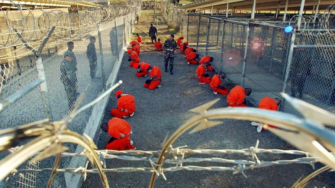 Mehr als zwei Jahrzehnte nach den Terroranschlägen vom 11. September 2001 befinden sich noch 34 Häftlinge in Guantánamo (Archivbild vom 18.01.2002). - Bild: Shane T. McCoy/epa/dpa