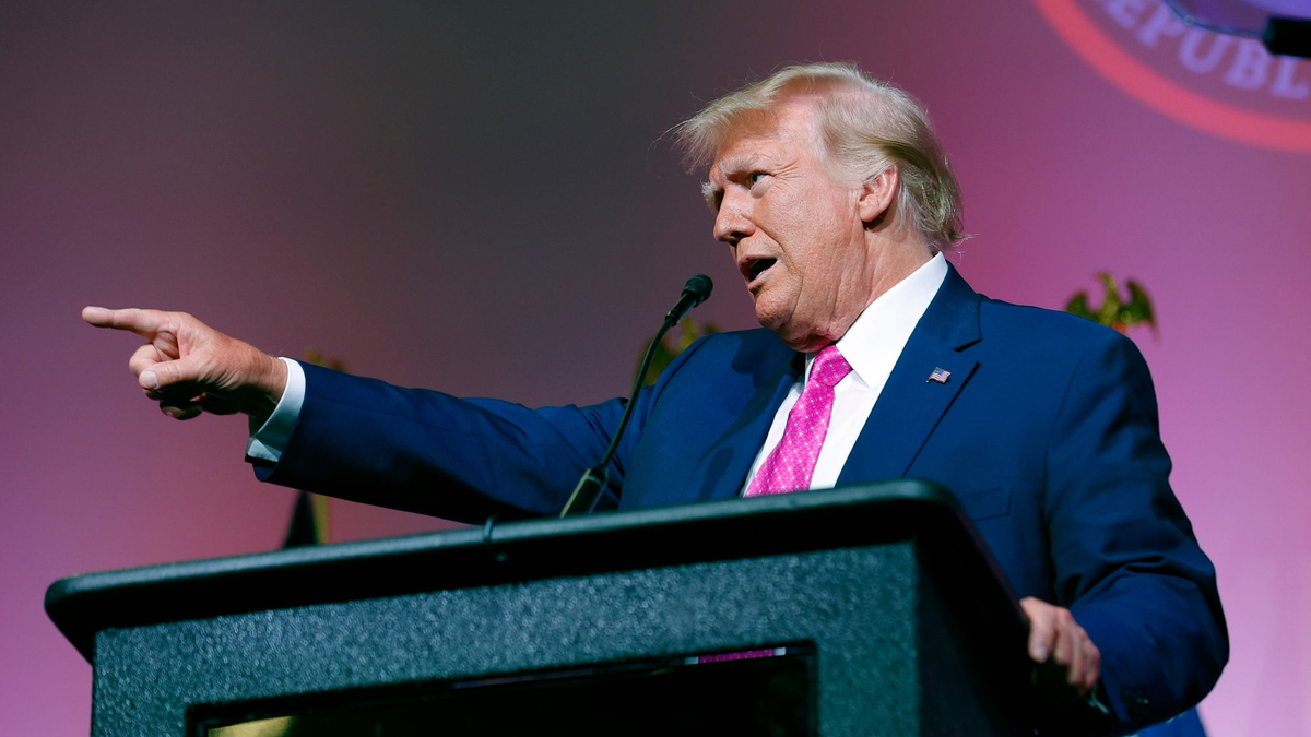 Ex-Präsident Donald Trump bei einer Veranstaltung der republikanischen Partei im US-Bundesstaat Michigan. - Foto: Al Goldis/FR11125 AP/AP