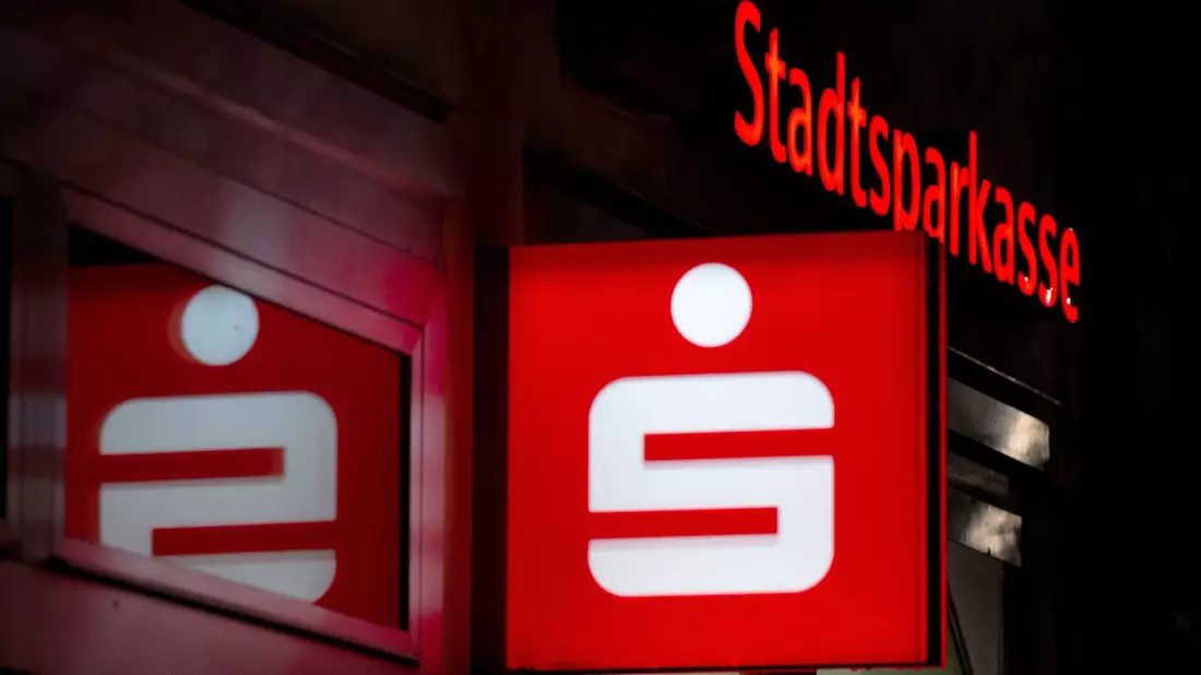 Die Filiale einer Stadtsparkasse in München. - Bild: Sven Hoppe/dpa