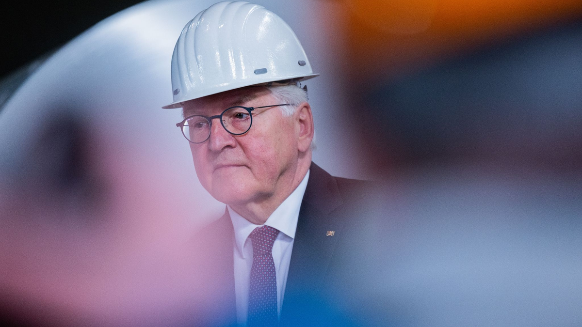 Bundespräsident Frank-Walter Steinmeier ist mit 150 Diplomatinnen und Diplomaten in NRW unterwegs. - Foto: Rolf Vennenbernd/dpa