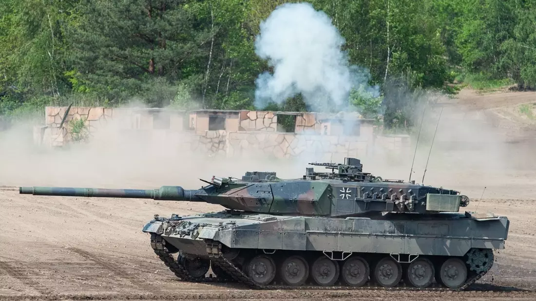 Das wichtigste Empfängerland für Waffen und andere Rüstungsgüter war im ersten Halbjahr 2023 die Ukraine (Symbolfoto). - Bild: Christophe Gateau/dpa