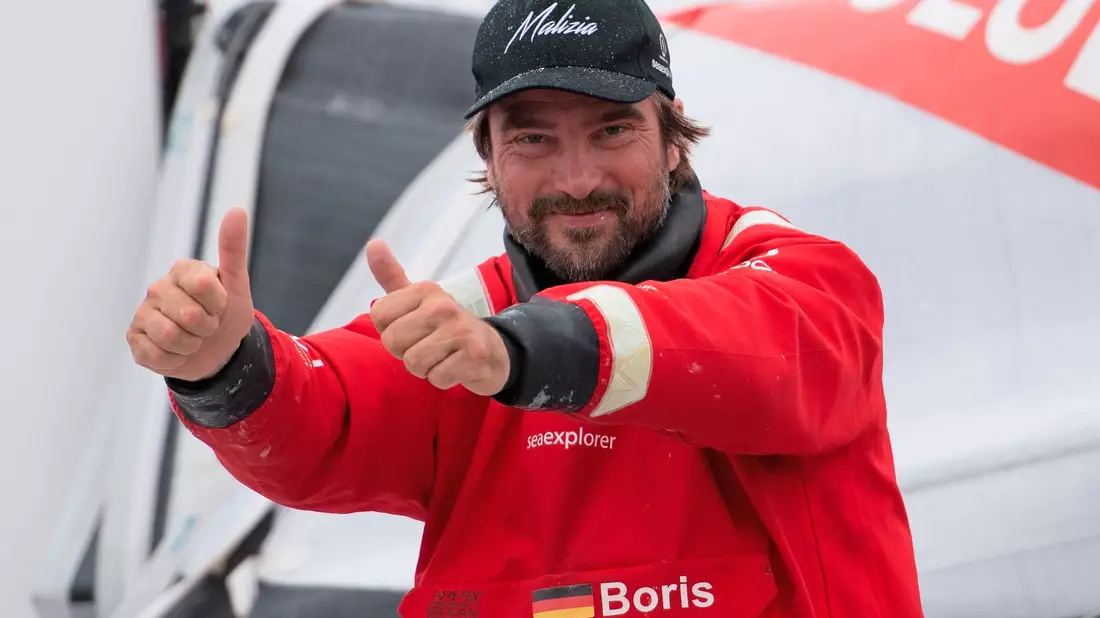 Boris Herrmann und das Team Malizia segeln dem Ziel ihrer Ocean-Race-Premiere entgegen. - Bild: Loic Venance/AP/dpa