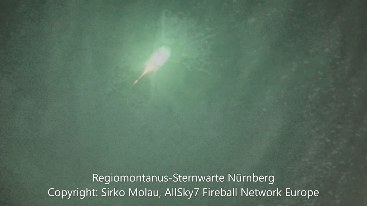 Das Videostandbild zeigt den im Süden Deutschlands gesichteten Meteoroiden - Foto: Sirko Molau/AllSky7 Fireball Network Europe/Sternwarte Nürnberg/dpa