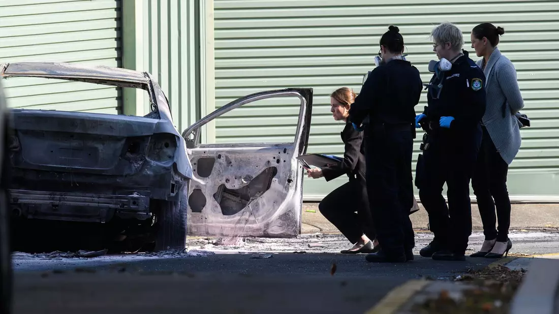 Forensische Polizeieinheiten sichern am Tatort in Sydney Spuren. - Bild: Bianca De Marchi/AAP/dpa