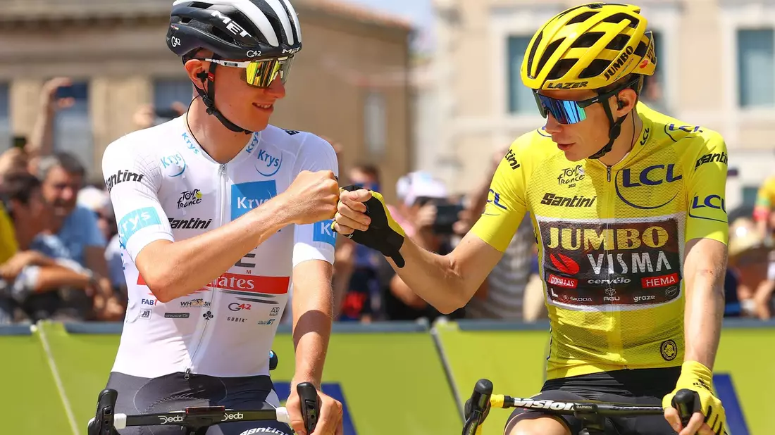 Tadej Pogacar (l) und Titelverteidiger Jonas Vingegaard sind bei der Tour de France die Topfavoriten. - Bild: David Pintens/belga/dpa