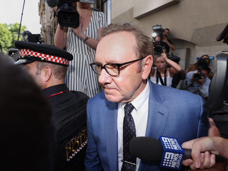 Der Schauspielers Kevin Spacey verlässt ein Gericht in London. - Foto: James Manning/PA Wire/dpa