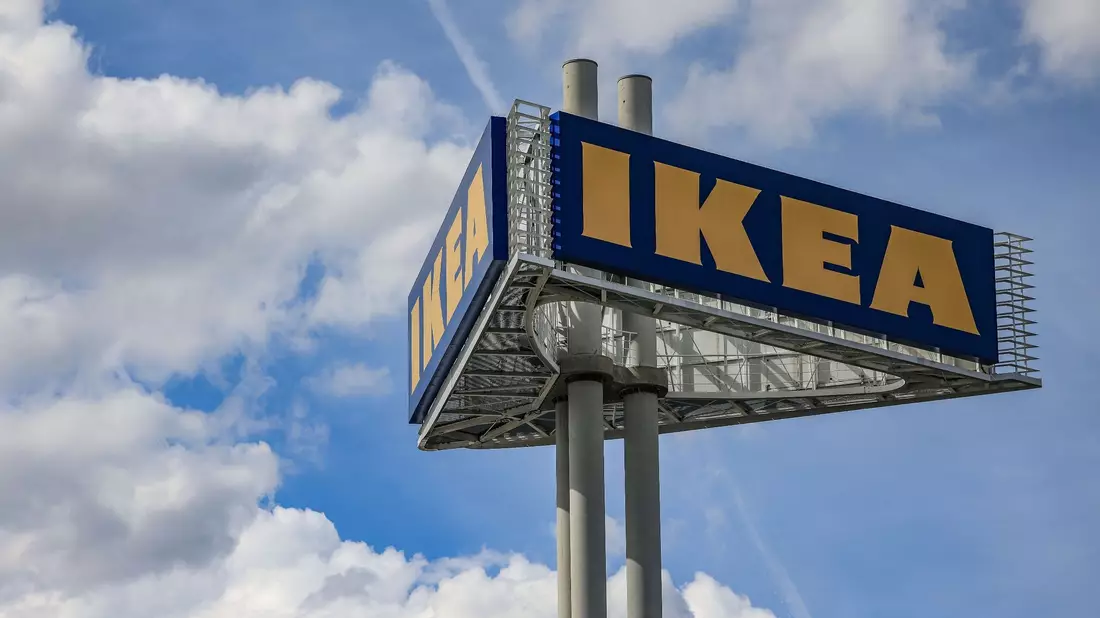 Ikea-Kunden müssen am Freitag möglicherweise längere Wartezeiten in Kauf nehmen. - Bild: Oliver Berg/dpa
