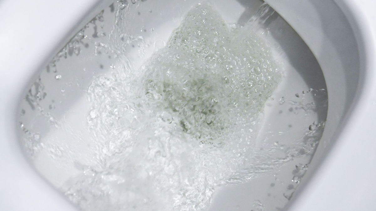 Die hohen Abwassergebühren in Mönchengladbach werden mit der Weitläufigkeit des Stadtgebiets begründet. - Foto: Ralf Hirschberger/dpa