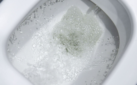 Die hohen Abwassergebühren in Mönchengladbach werden mit der Weitläufigkeit des Stadtgebiets begründet. - Foto: Ralf Hirschberger/dpa