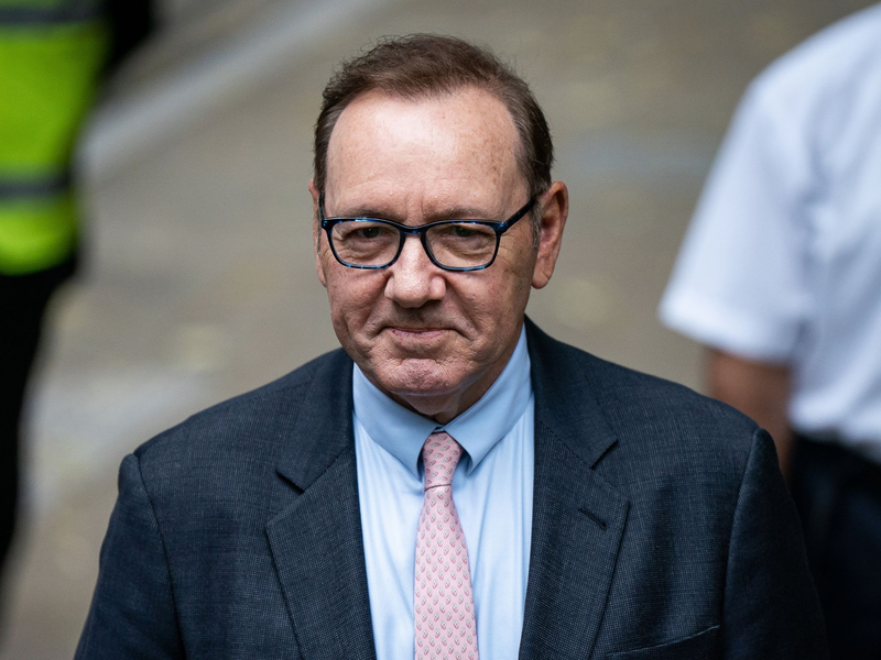 US-Schauspieler Kevin Spacey trifft vor dem Southwark Crown Court in London zum Beginn seines Prozesses ein. - Foto: Aaron Chown/PA Wire/dpa