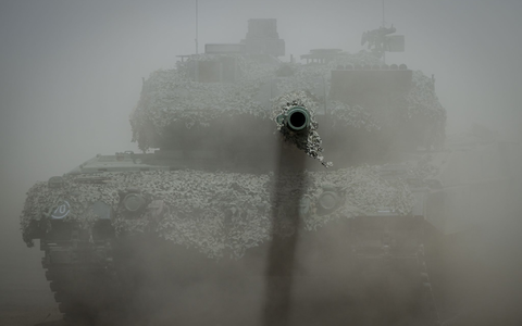 Von 1992 bis 2021 ist die Zahl der Kampfpanzer in einer Gruppe ausgewählter EU-Staaten von 16.851 auf 3383 verringert worden. - Foto: Kay Nietfeld/dpa