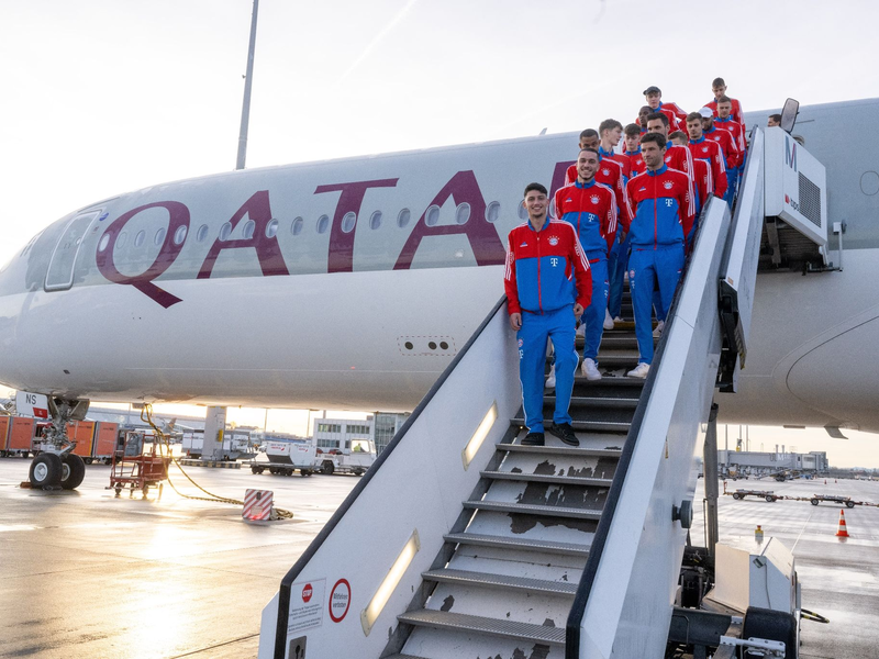 Der FC Bayern München und Qatar Airways beenden ihre Zusammenarbeit. - Foto: Peter Kneffel/dpa