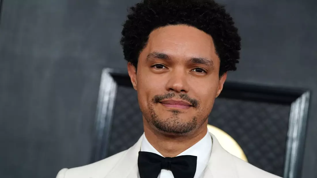 Comedian Trevor Noah moderiert erneut die Grammys - Bild: Jordan Strauss/Invision/AP/dpa