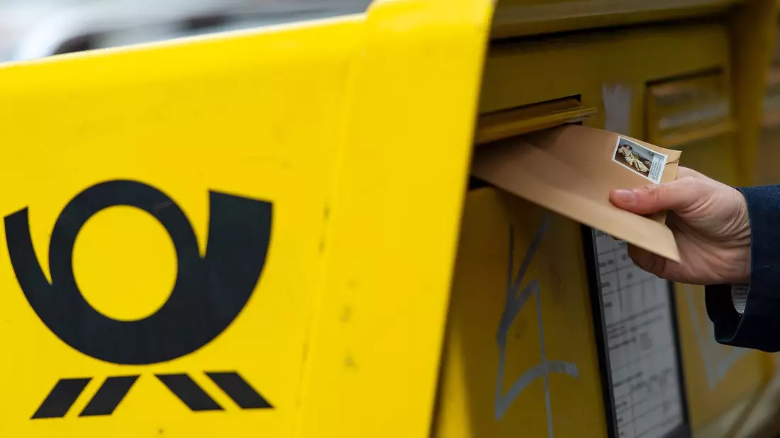 Mutmaßliche Drogenhändler sollen Drogen über eine Kölner Postfiliale verschickt haben (Symbolfoto). - Bild: Monika Skolimowska/dpa-Zentralbild/dpa/Symbolbild