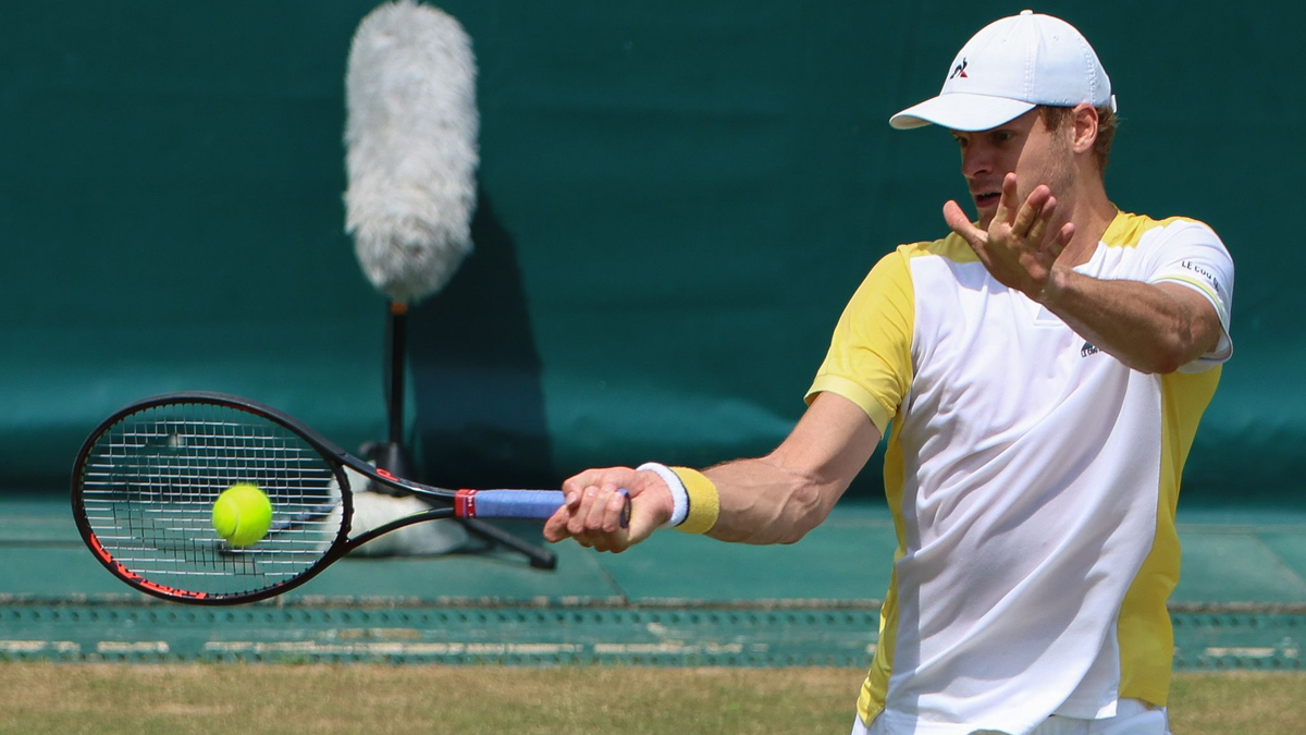 Setzte sich überraschend gegen Stefanos Tsitsipas durch: Yannick Hanfmann. - Foto: Friso Gentsch/dpa