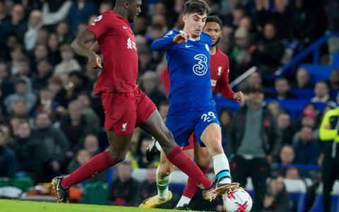 Kai Havertz (r) wechselt vom FC Chelsea zum FC Arsenal. - Foto: Frank Augstein/AP/dpa