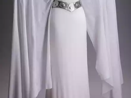 Die weiße Robe von Prinzessin Leia galt lange als verschollen. - Foto: PropstoreAuction/dpa