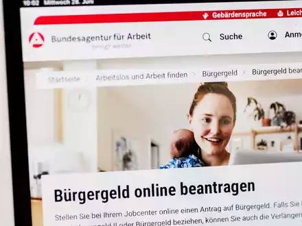 Bei der ersten Stufe zum Jahreswechsel ging es vor allem um die Finanzen. In der zweiten Stufe geht es um die Leistungen zur Integration in den Arbeitsmarkt. - Foto: Carsten Koall/dpa