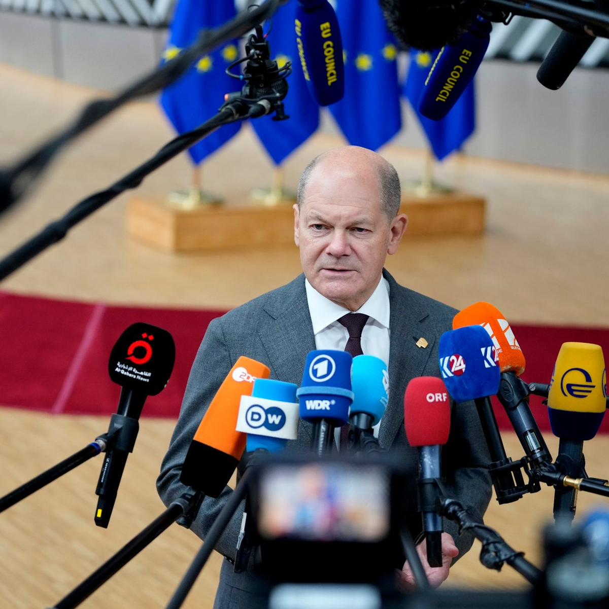 «Wir haben uns als Staaten verpflichtet, dass wir auch zukünftig der Ukraine etwas schulden, was ihre Sicherheit betrifft»: Olaf Scholz. - Foto: Virginia Mayo/AP/dpa