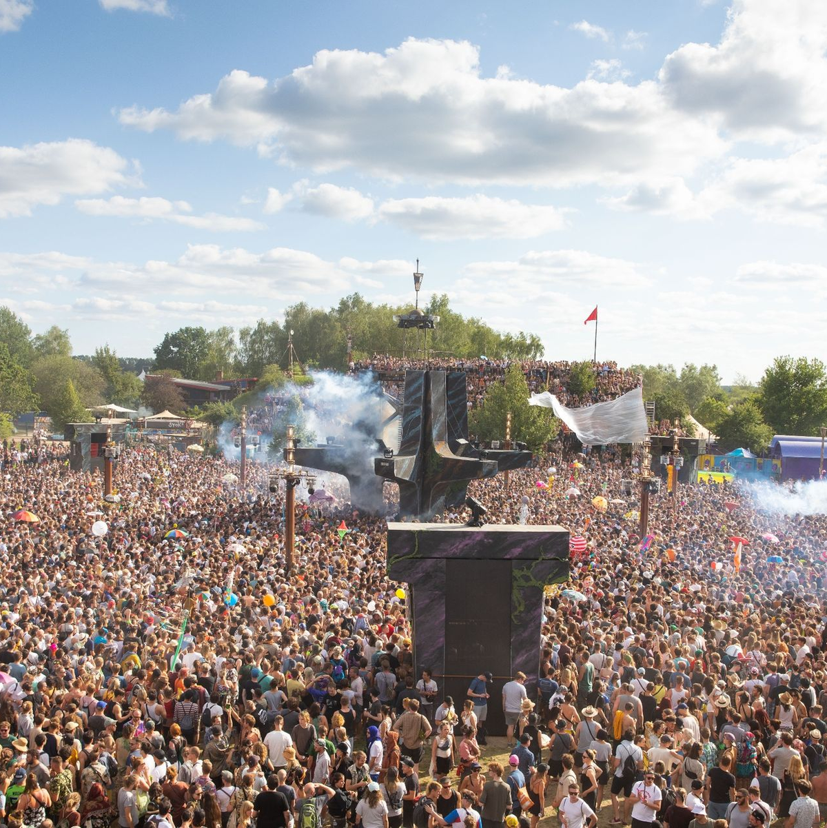 Bis zu 70.000 Gäste werden bei der diesjährigen Fusion erwartet (Archivbild). - Foto: Christian Charisius/dpa