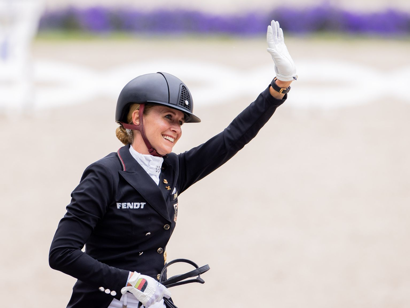 Dressurreiterin Jessica von Bredow-Werndl holte bei den Olympischen Spielen Gold im Einzelwettbewerb. - Foto: Rolf Vennenbernd/dpa