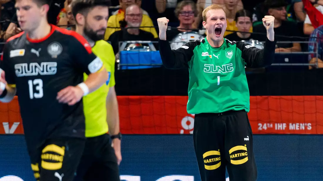 Torhüter David Späth steht mit Deutschlands U21-Handballern im WM-Halbfinale. - Bild: Marco Wolf