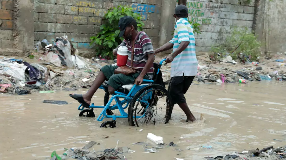 «Es ist dringend notwendig, zu handeln. Das Überleben einer ganzen Nation steht auf dem Spiel», sagt UN-Menschenrechtsexperte William O'Neill über die Menschenrechtslage in Haiti. - Bild: Odelyn Joseph/AP