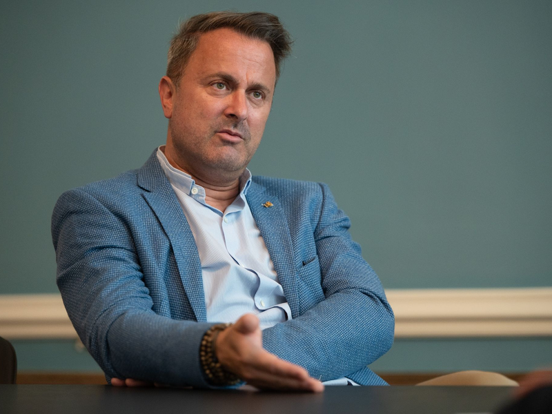 Der luxemburgische Premierminister Xavier Bettel wirft Orban Erpressungsversuche gegen die EU vor. - Foto: Harald Tittel/dpa