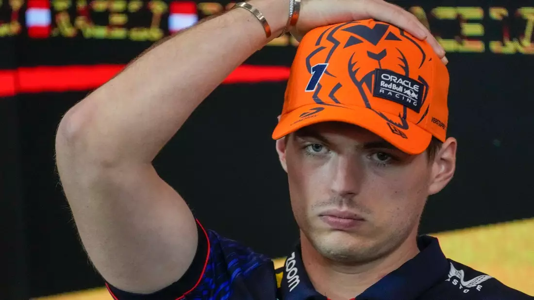 Max Verstappen richtet einen Appell an die Zuschauer an der Rennstrecke. - Bild: Darko Vojinovic/AP/dpa