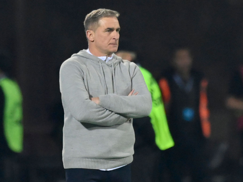 Stefan Kuntz kritisiert das Tempo bei Reformen und Veränderungen im deutschen Fußball. - Foto: Hakob Berberyan/AP/dpa