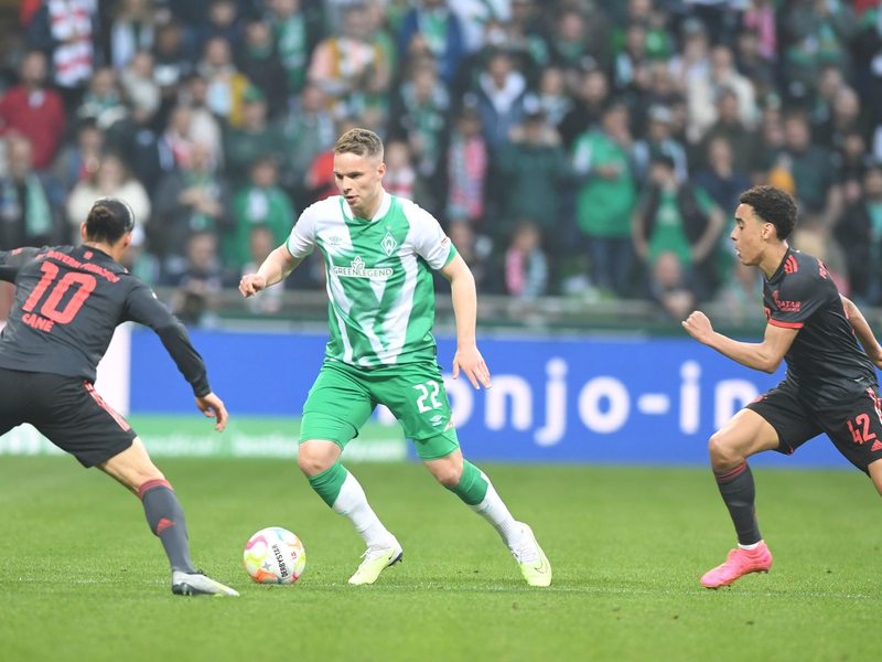 Michael Olise ist mit zwei Treffern und zwei Assists der überragende Bayern-Spieler in Bremen. - Foto: Carmen Jaspersen/dpa