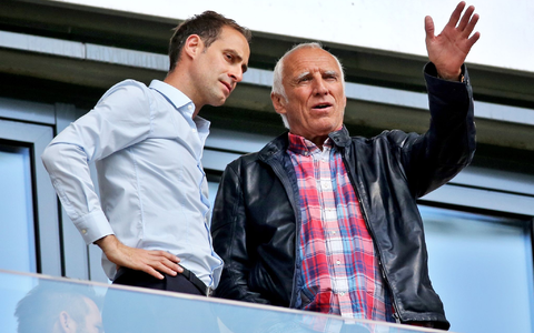 Der mittlerweile verstorbene Red-Bull-Gründer Dietrich Mateschitz (r) und Oliver Mintzlaff. - Foto: Jan Woitas/dpa-Zentralbild/dpa