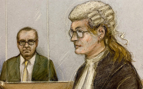 Die Gerichtsskizze zeigt Kevin Spacey und Staatsanwältin Christine Agnew im Gerichtssaal in London. - Foto: Elizabeth Cook/PA Wire/dpa Die Gerichtsskizze zeigt Kevin Spacey und Staatsanwältin Christine Agnew im Gerichtssaal in London. - Foto: Elizabeth Cook/PA Wire/dpa