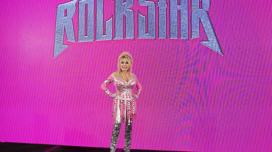 Dolly Parton hat mit verschiedenen Star-Musikern ein Rock-Album aufgenommen. - Bild: Jonathan Brady/PA Wire/dpa