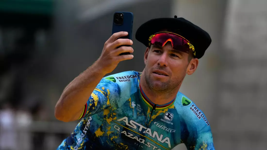 Muss seine letzte Tour de France vorzeitig beenden: Mark Cavendish. - Bild: Thibault Camus/AP/dpa