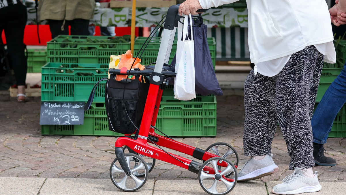 Jährliche Rentenanpassung: Auch in diesem Jahr bekommen Rentner ab dem 1. Juli deutlich mehr Geld. - Foto: Jan Woitas/dpa