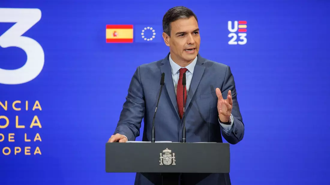 Spaniens Ministerpräsident Pedro Sánchez bei der Vorstellung der Prioritäten der spanischen EU-Ratspräsidentschaft in Madrid. - Bild: Alejandro Martínez Vélez/EUROPA PRESS/dpa