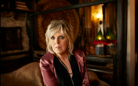 Lucinda Williams erzählt hinreißende  «Stories From A Rock N Roll Heart». - Foto: Danny Clinch/Oktober Promotion/dpa
