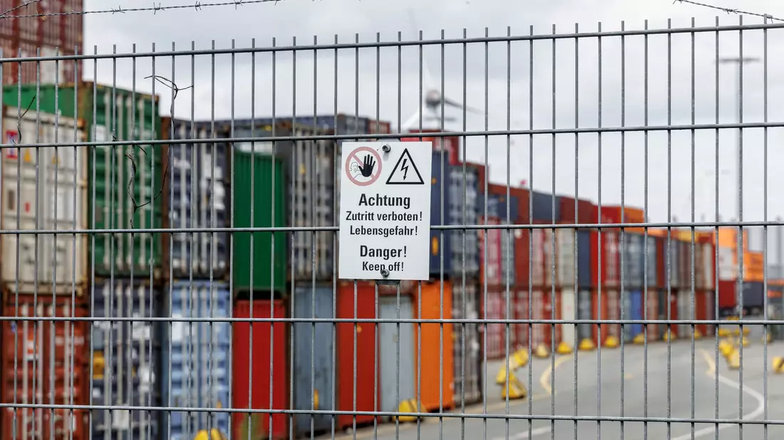 Hamburger Hafenterminal: In den vergangenen Nächten wurde nachts mehrfach eingebrochen. - Bild: Markus Scholz/dpa