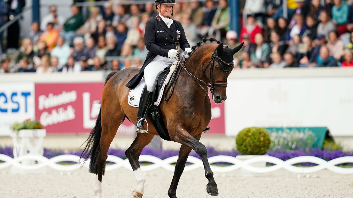 Isabell Werth darf mit Wendy (nicht im Bild) auf einen Olympia-Start hoffen. - Foto: Uwe Anspach/dpa